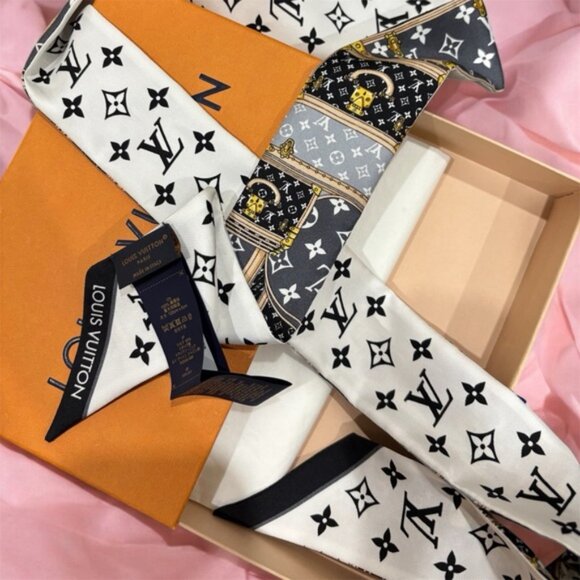 💯authentic Louis Vuitton Silk Scarf with Box - Picture 2 of 3